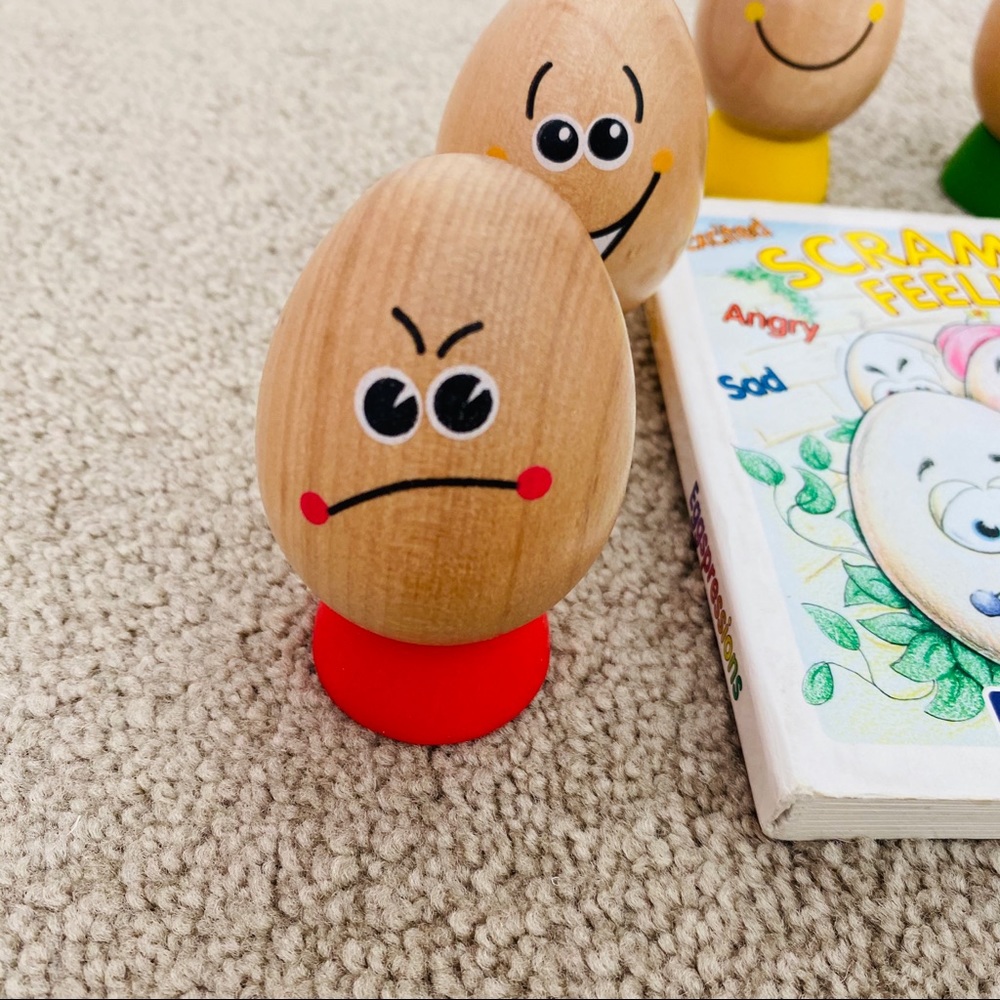 HAPE • Eggspressions Wooden Learning Toy + Book - Picture 6 of 14